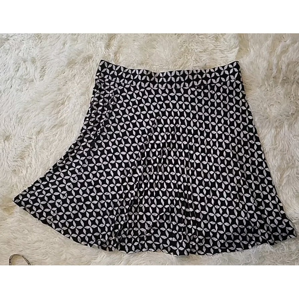 Ann Taylor Loft Swing Skirt Womens Size XL Black And White Geometric Stretch EUC